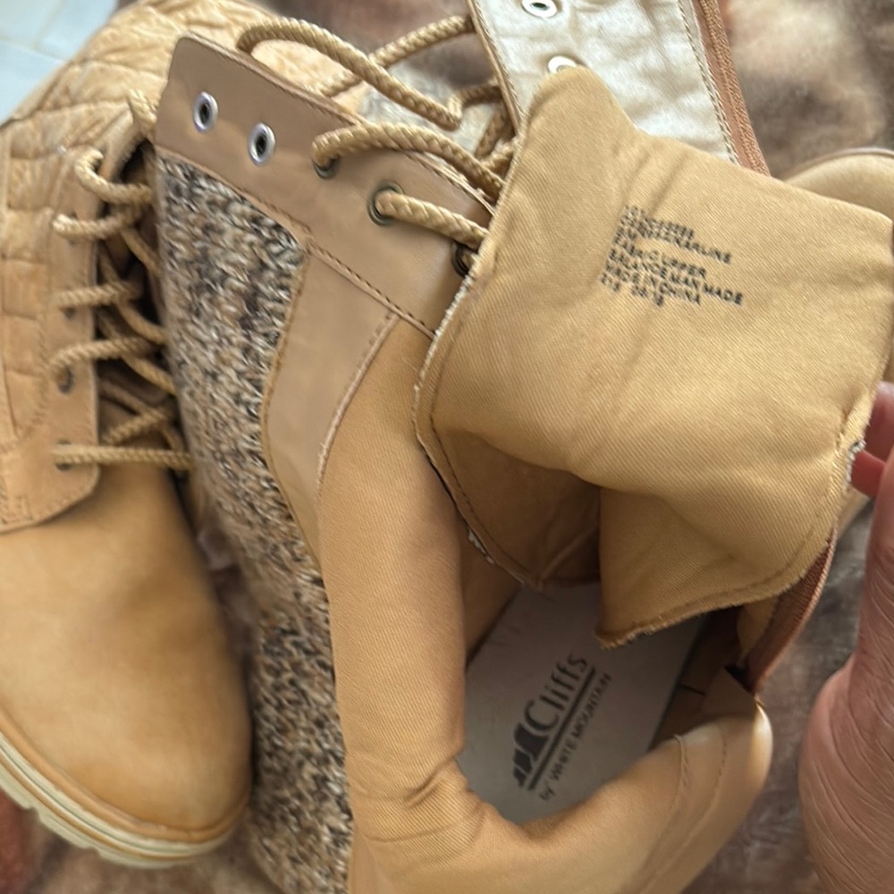 Cliffs by White Mountain Beige and Brown Boots